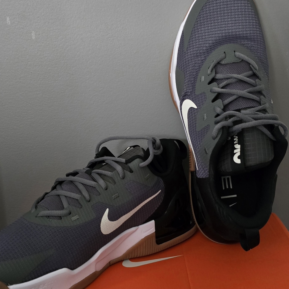 Nike Air Max Alpha in Grey and Black - Picture 4 of 12